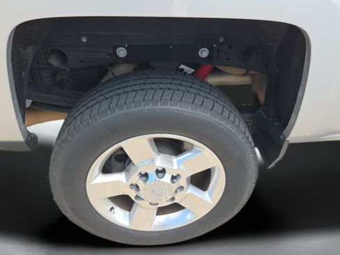 Used 2018 Chevrolet Silverado 2500 LTZ w/ Vortec Plus Package AWD/4WD image 34