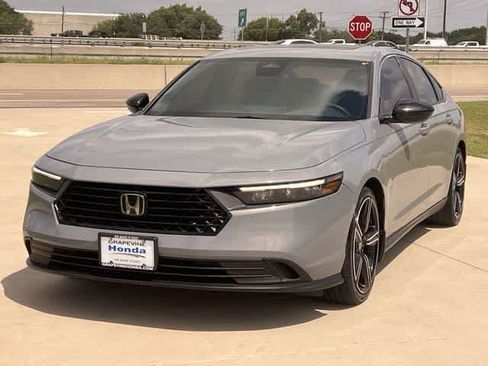 Used 2023 Honda Accord Sport image 2