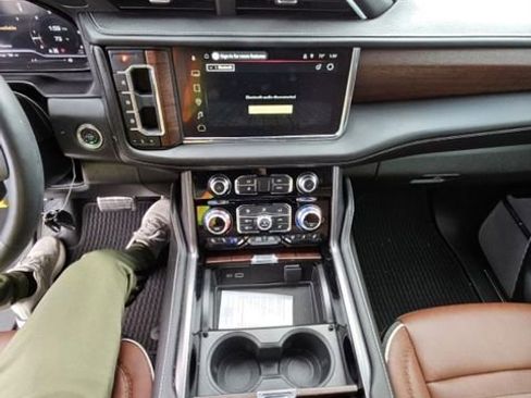 Used 2024 GMC Yukon XL Denali Ultimate image 5