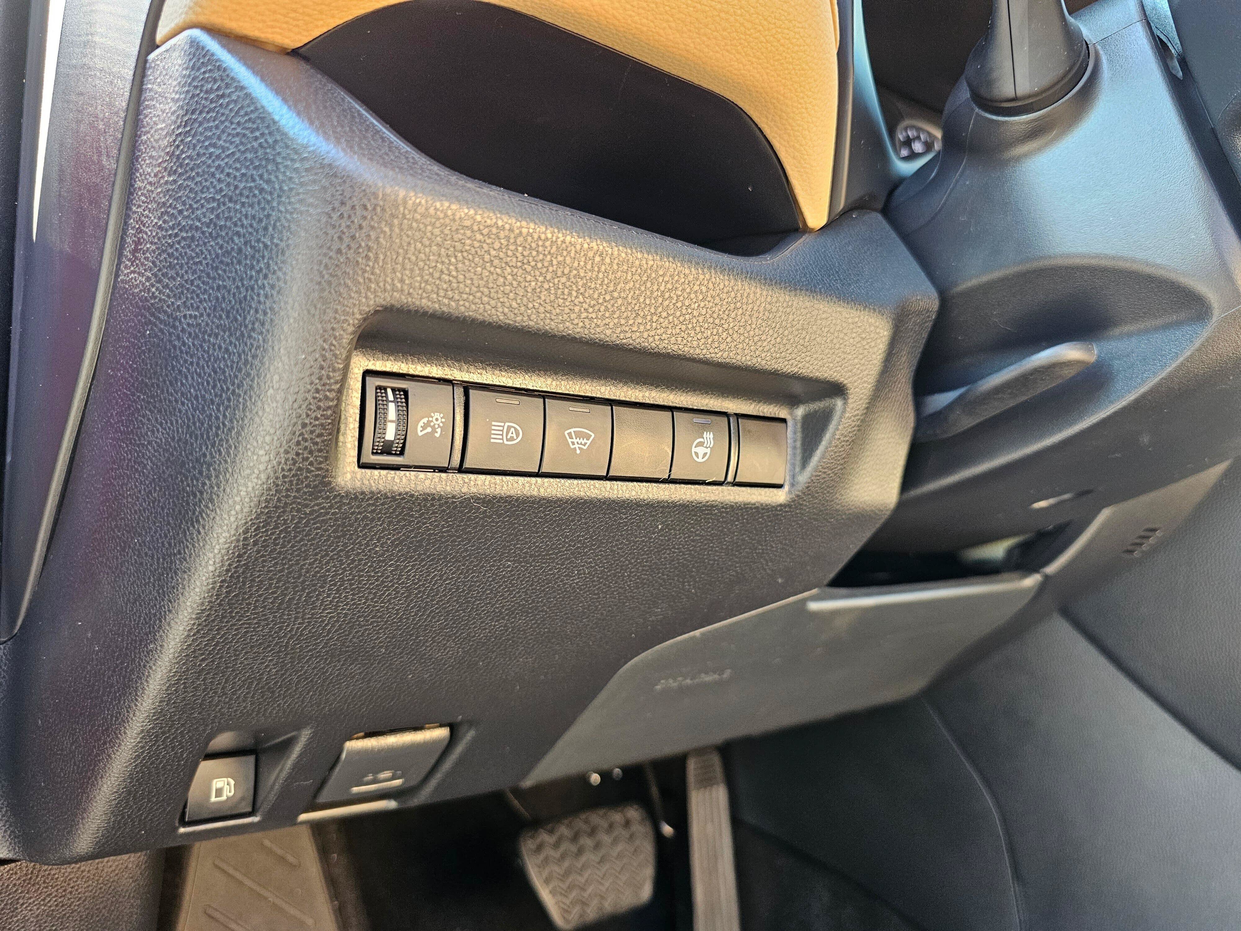Certified 2022 Toyota RAV4 XLE w/ XLE Grade Weather Package AWD/4WD image 20