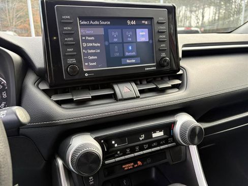 Used 2021 Toyota RAV4 LE image 12