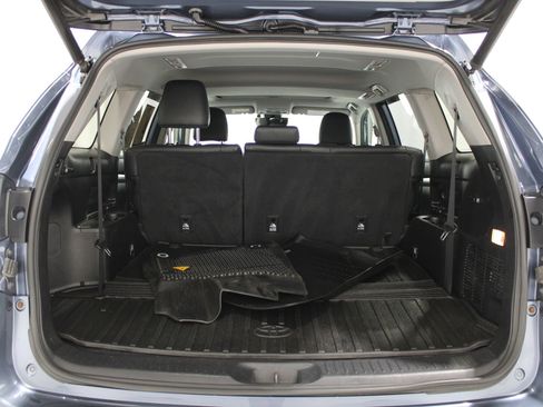 Used 2018 Toyota Highlander XLE AWD/4WD image 19