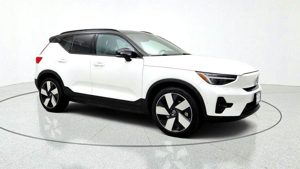 Used 2023 Volvo XC40 Recharge Ultimate AWD/4WD image 3