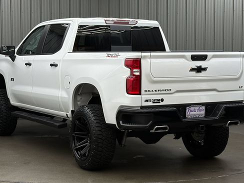 Used 2025 Chevrolet Silverado 1500 LT Trail Boss w/ Convenience Package II AWD/4WD image 3