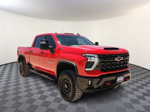 Used 2025 Chevrolet Silverado 2500 ZR2 w/ Technology Package AWD/4WD image 6