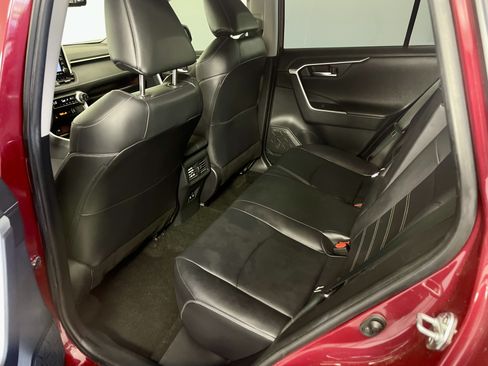 Used 2019 Toyota RAV4 Limited w/ Advanced Technology Package AWD/4WD image 11