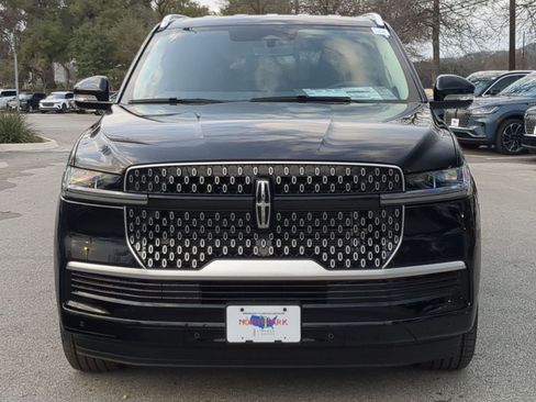 New 2026 Lincoln Navigator Premiere image 8