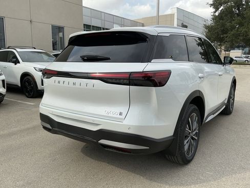 New 2026 INFINITI QX60 Luxe w/ Family Package image 3