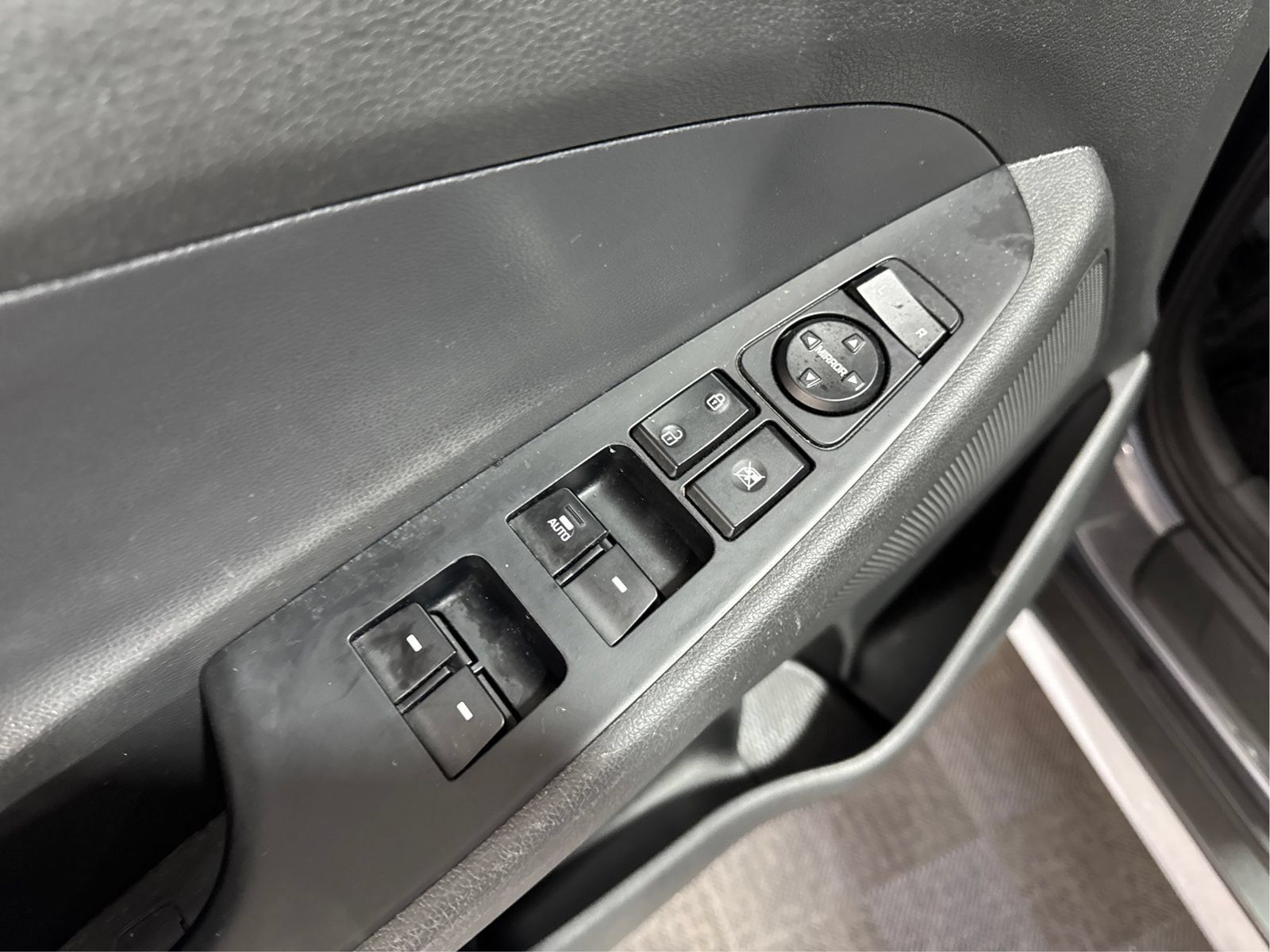 Used 2018 Hyundai Tucson Value AWD/4WD image 30