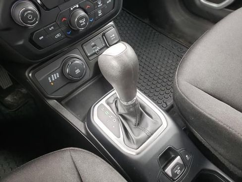 Used 2021 Jeep Renegade Latitude w/ Convenience Group AWD/4WD image 23