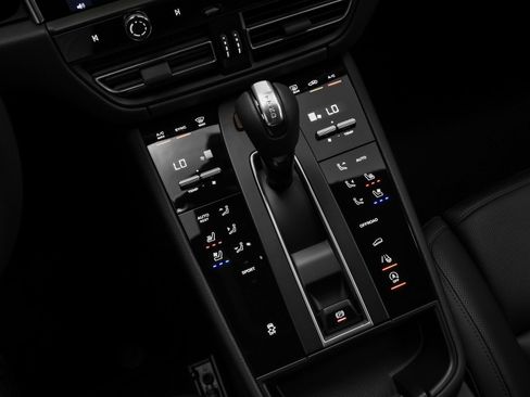 Certified 2025 Porsche Macan image 31