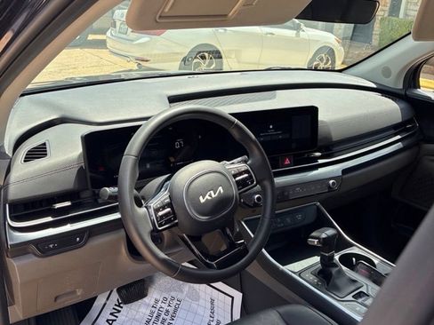 Used 2025 Kia Carnival FWD image 13