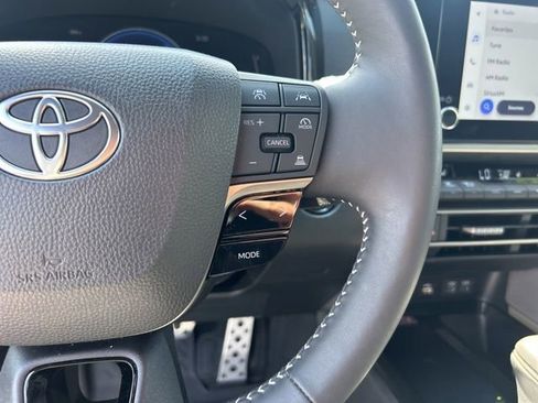 Used 2025 Toyota Camry SE w/ Convenience Package FWD image 21