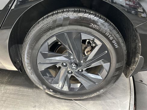 Certified 2023 Hyundai Elantra SEL image 9