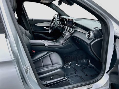 Used 2020 Mercedes-Benz GLC 300 w/ Multimedia Package image 28
