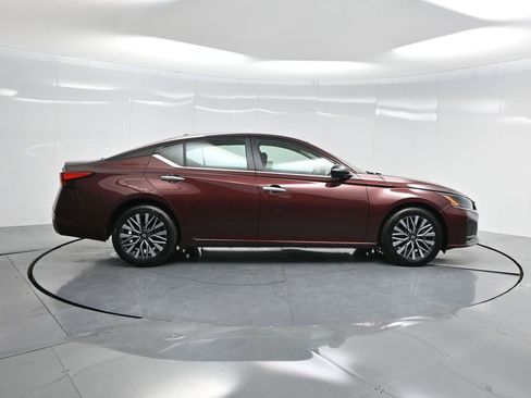 Used 2024 Nissan Altima 2.5 SV image 44