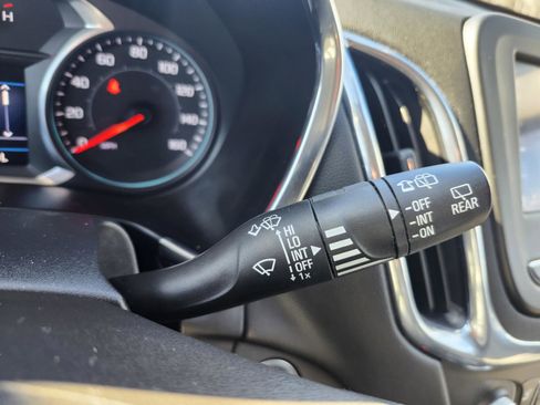 Used 2020 Chevrolet Equinox LT image 14