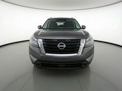 Used 2025 Nissan Pathfinder SV FWD image 2