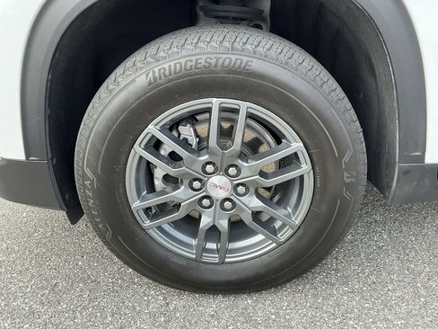 Used 2025 GMC Acadia Elevation image 24