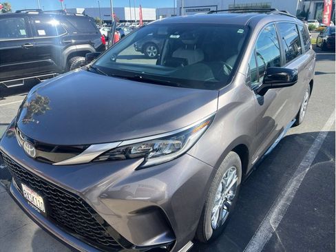 Certified 2021 Toyota Sienna XSE w/ XSE Plus Package AWD/4WD image 2