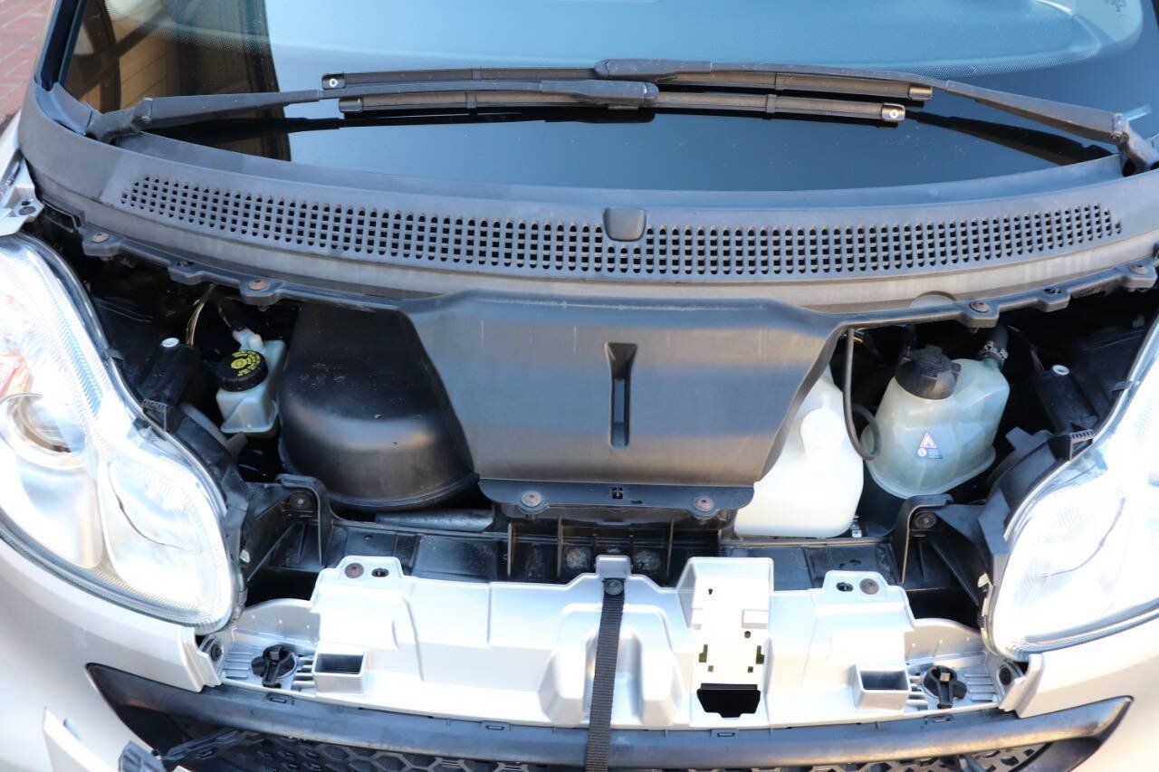 Used 2013 smart fortwo pure RWD image 32