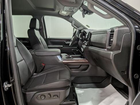 Used 2024 GMC Sierra 3500 SLT w/ SLT Convenience Package image 18