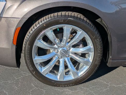 Used 2016 Chrysler 300 Limited image 10