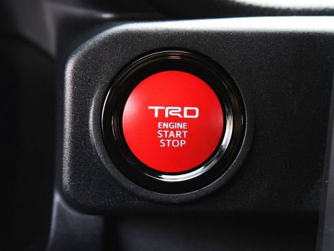 Used 2025 Toyota Tacoma TRD Sport AWD/4WD image 31