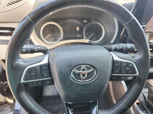 Used 2023 Toyota Highlander XSE FWD image 13