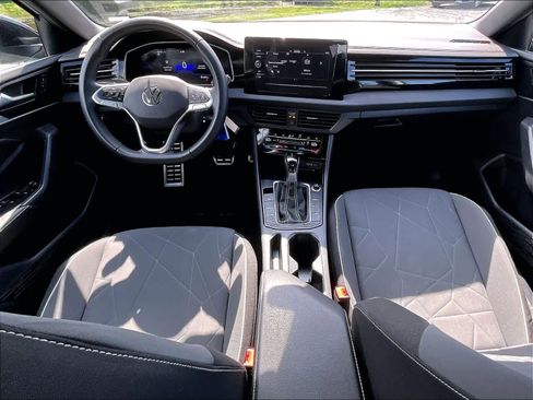 Used 2025 Volkswagen Jetta Sport image 21