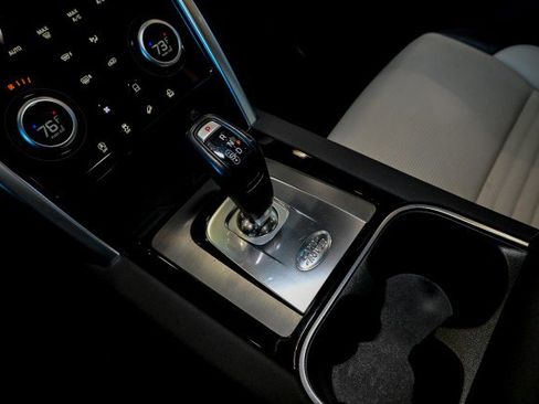 Used 2022 Land Rover Discovery Sport SE R-Dynamic image 37