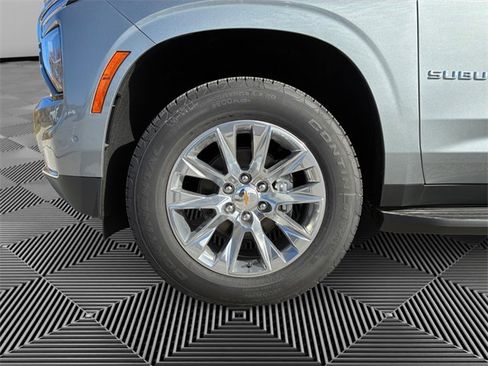 New 2025 Chevrolet Suburban Premier image 9