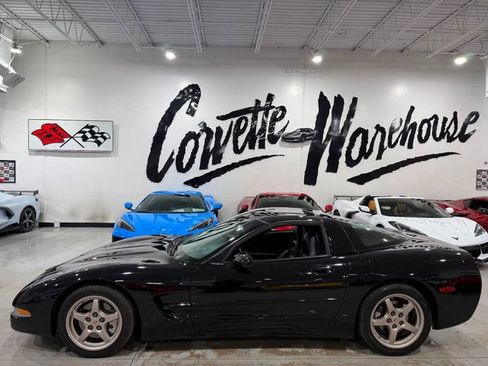 Used 1999 Chevrolet Corvette Coupe w/ Roof Pkg RWD image 2