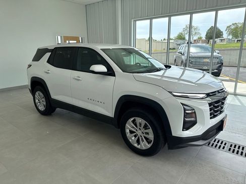 Used 2025 Chevrolet Equinox LT AWD/4WD image 3