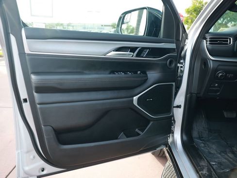 New 2026 Jeep Grand Wagoneer L 2WD w/ 8-Passenger Seating Package image 13