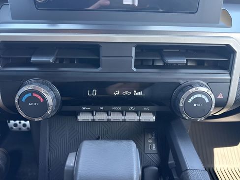 Used 2025 Toyota Tacoma TRD Sport AWD/4WD image 18