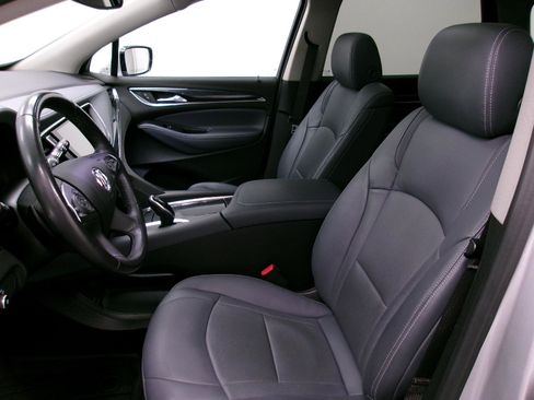 Used 2021 Buick Enclave Essence image 8