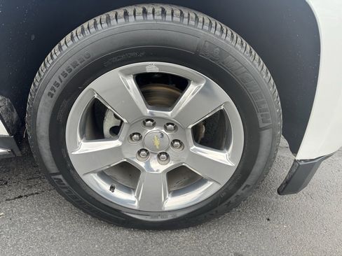 Used 2017 Chevrolet Suburban Premier image 11