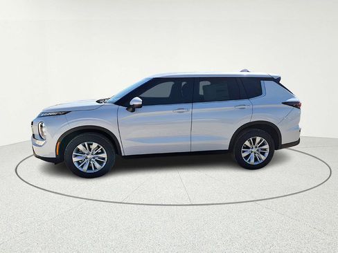 New 2026 Mitsubishi Outlander ES image 3