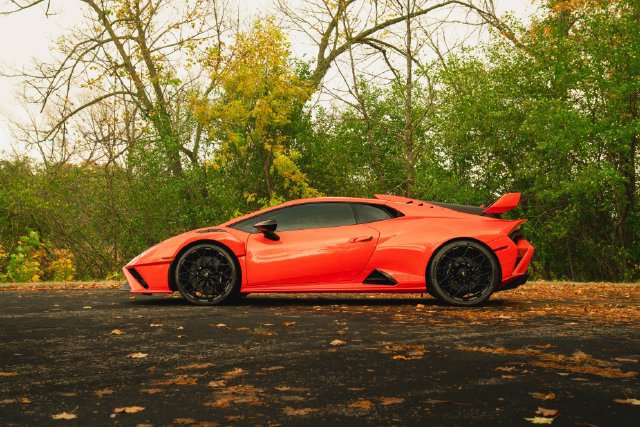 Used 2022 Lamborghini Huracan STO RWD image 38