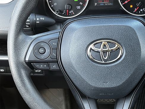 Used 2020 Toyota RAV4 XLE w/ Convenience Package image 12