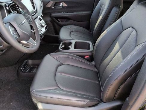 New 2026 Chrysler Pacifica Select FWD image 12