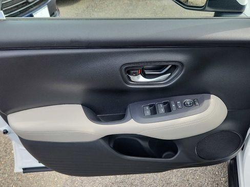 Certified 2026 Honda HR-V LX image 12