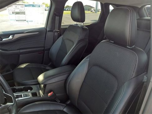 Used 2025 Ford Escape SE image 13