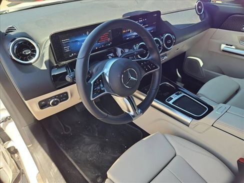 Used 2025 Mercedes-Benz GLA 250 4MATIC image 13