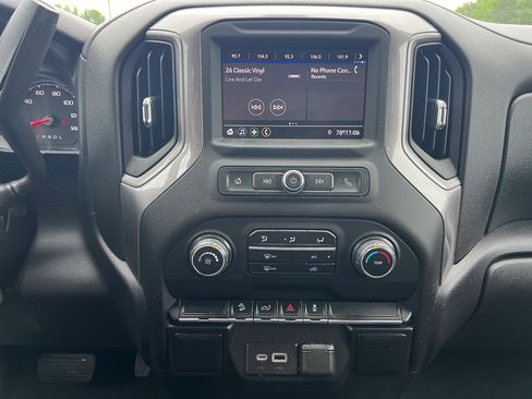 Used 2021 Chevrolet Silverado 1500 Custom Trail Boss AWD/4WD image 20