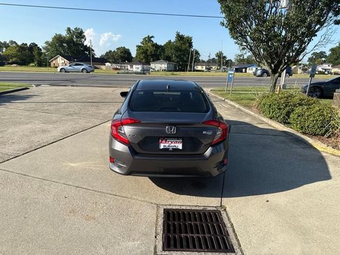 Used 2018 Honda Civic EX image 6