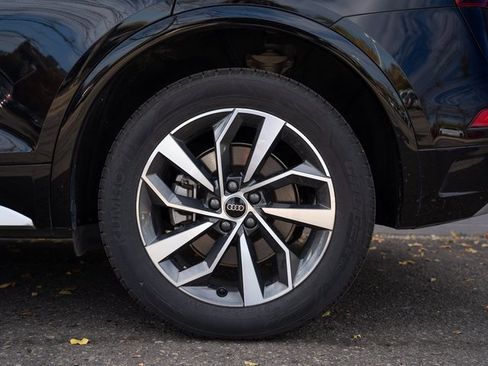 Certified 2025 Audi Q5 2.0T Premium Plus image 13