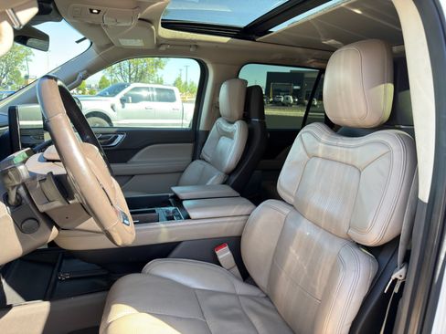 Used 2022 Lincoln Navigator L Reserve AWD/4WD image 7