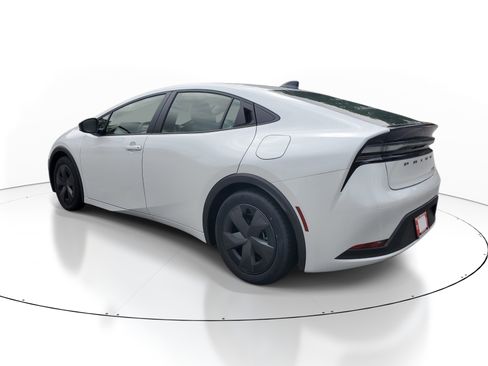 New 2026 Toyota Prius Plug-In Hybrid FWD image 4